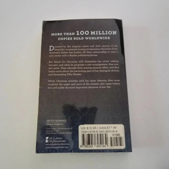 Fifty Shades Darker by E L James, Paperback - Picture 2 of 2